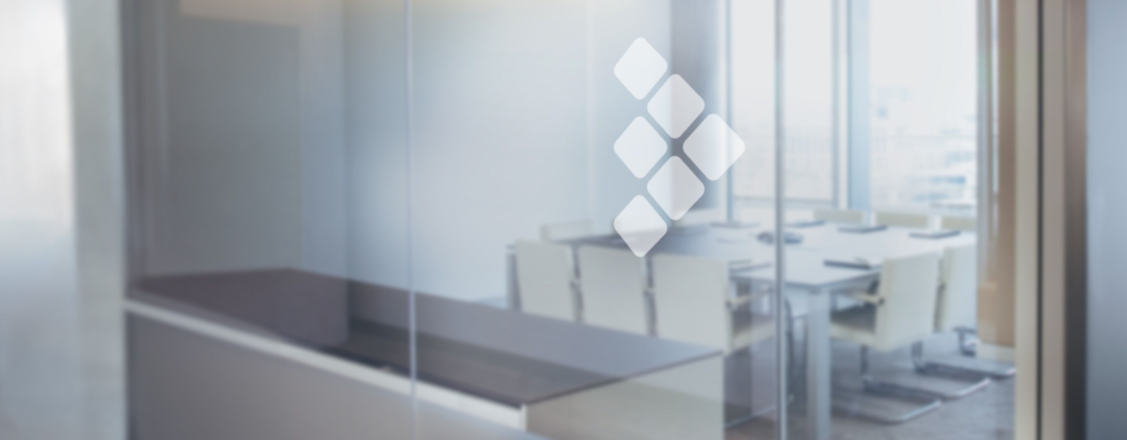 Dekorative Büro Glaswand mit Horbach Logo